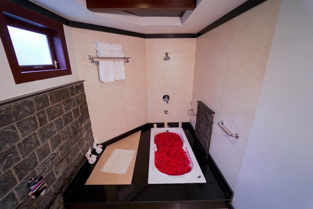 Hotel Kodai International Kodaikanal Bagian luar foto
